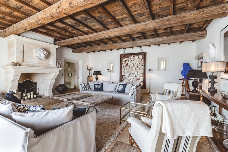 Tạp chí Du lịch Wanderlust Tips Bước vào không gian đầy tính nghệ thuật tại khách sạn Hameau des Baux