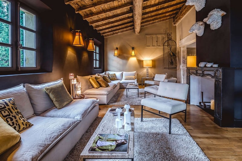 Tạp chí Du lịch Wanderlust Tips Bước vào không gian đầy tính nghệ thuật tại khách sạn Hameau des Baux