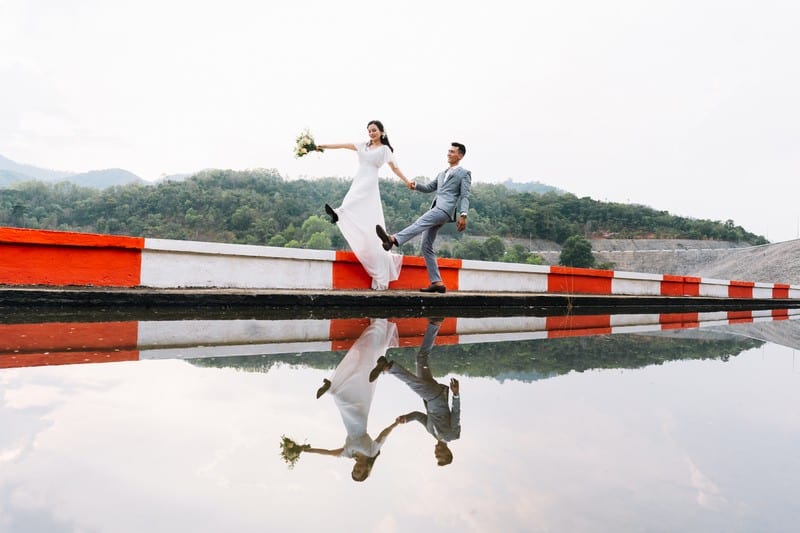 Những khuôn hình đẹp như tranh của cặp đôi 9X ở thủy điện Yaly 13 Tạp chí Du lịch Wanderlust Tips | Những khuôn hình đẹp như tranh của cặp đôi 9X ở thủy điện Yaly