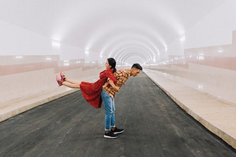 Những khuôn hình đẹp như tranh của cặp đôi 9X ở thủy điện Yaly 9 Tạp chí Du lịch Wanderlust Tips | Những khuôn hình đẹp như tranh của cặp đôi 9X ở thủy điện Yaly