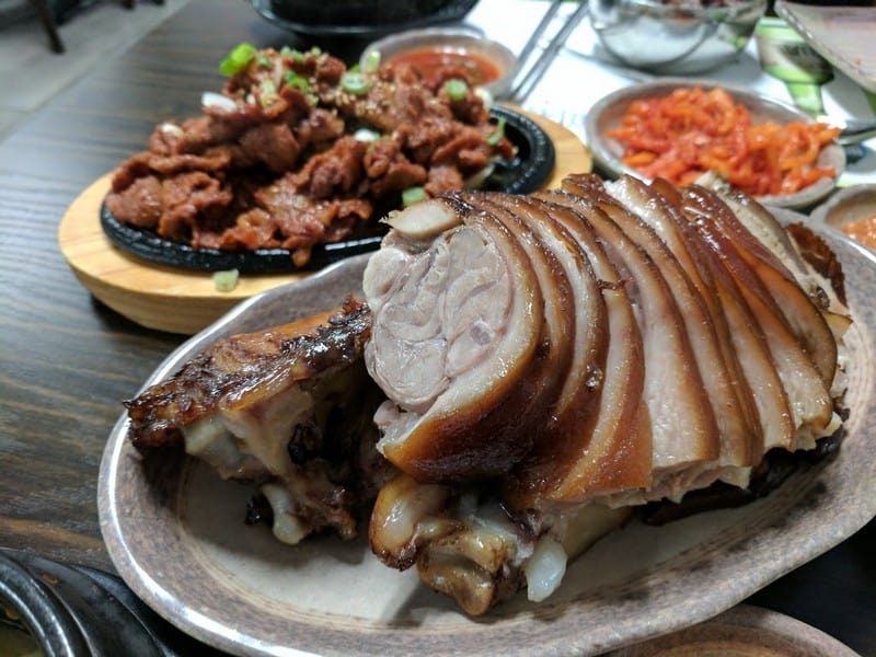 Tạp chí Du lịch Wanderlust Tips Đi dọc xứ sở kim chi, khám phá những khu phố ẩm thực nổi tiếng