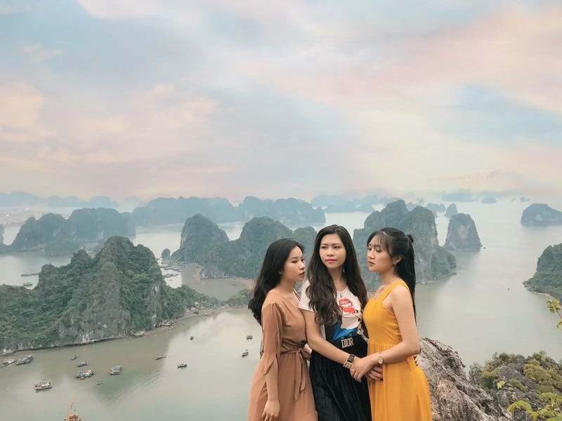 Tạp chí Du lịch Wanderlust Tips | Đóng băng thời gian với những khoảnh khắc du lịch cùng bạn thân