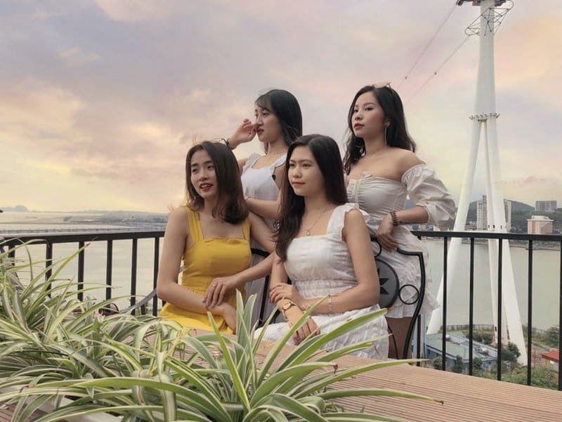 Tạp chí Du lịch Wanderlust Tips | Đóng băng thời gian với những khoảnh khắc du lịch cùng bạn thân