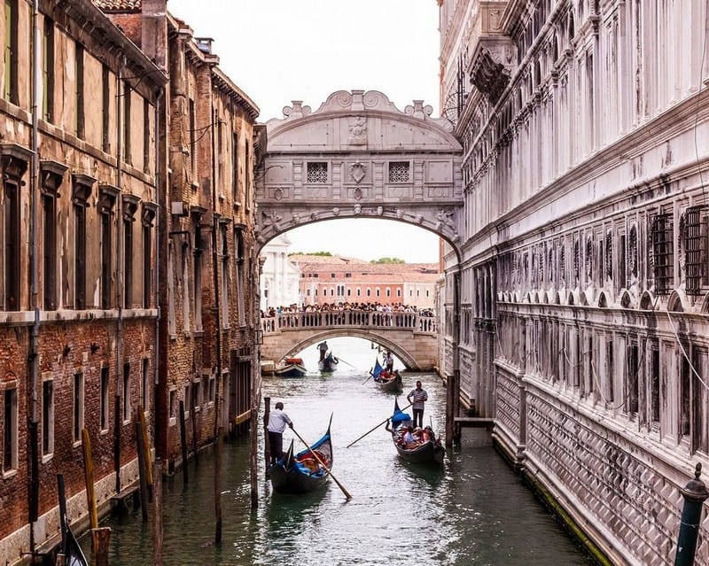 Tạp chí Du lịch Wanderlust Tips Kinh nghiệm du lịch Venice: Chìm đắm trong không gian lãng mạn 