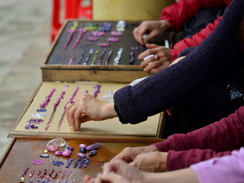 Tạp chí Du lịch Wanderlust Tips | Những viên đá quý giữa lòng vùng đất ngọc