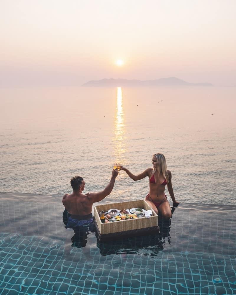 Tạp chí Du lịch Wanderlust Tips Sành điệu với bữa sáng dưới nước tại Banyan Tree Lăng Cô