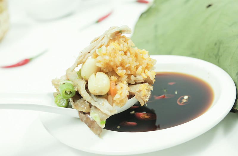 Tạp chí Du lịch Wanderlust Tips | Thơm nồng phong vị cơm gói lá sen Đồng Tháp