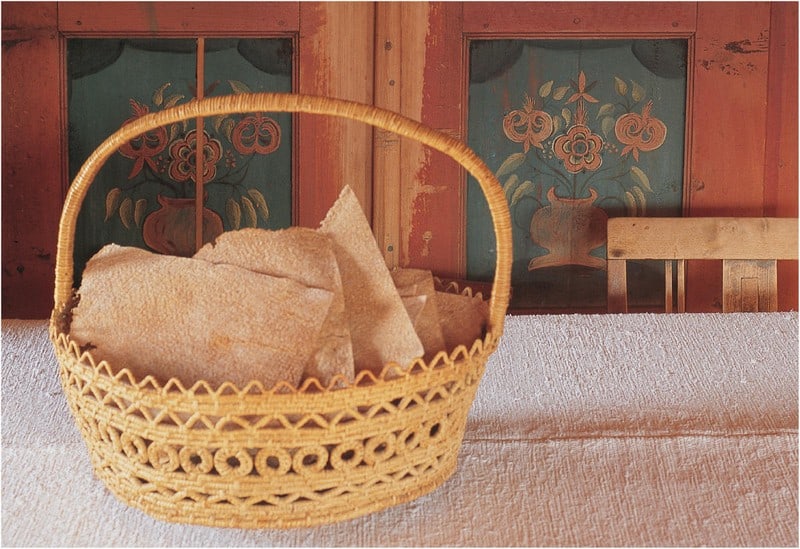 Tạp chí Du lịch Wanderlust Tips Thưởng thức món bánh mì dẹt Flatbrød truyền thống của Na Uy