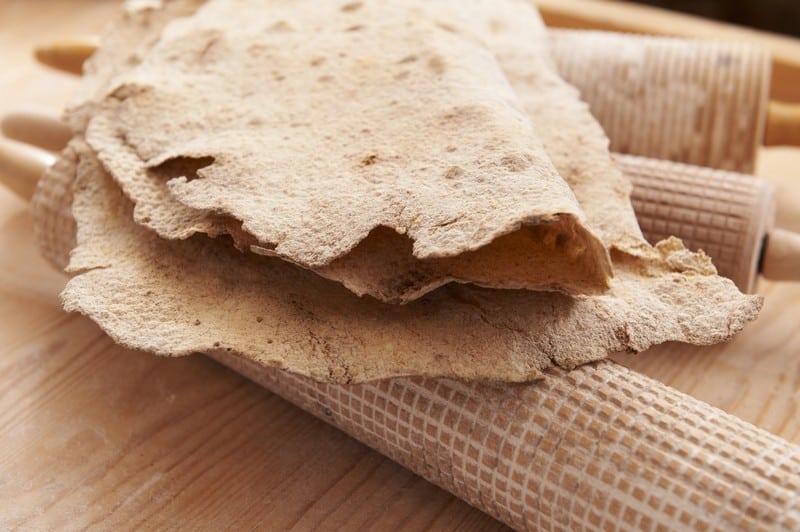 Tạp chí Du lịch Wanderlust Tips Thưởng thức món bánh mì dẹt Flatbrød truyền thống của Na Uy