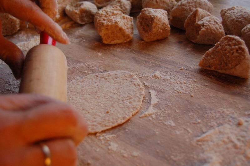 Tạp chí Du lịch Wanderlust Tips Thưởng thức món bánh mì dẹt Flatbrød truyền thống của Na Uy