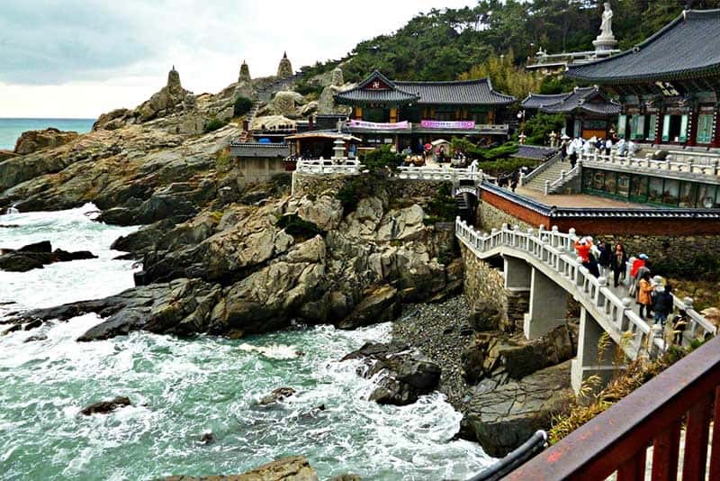 Tạp chí Du lịch Wanderlust Tips | Ghé thăm ngôi chùa cổ độc đáo ven bờ biển tại Hàn Quốc