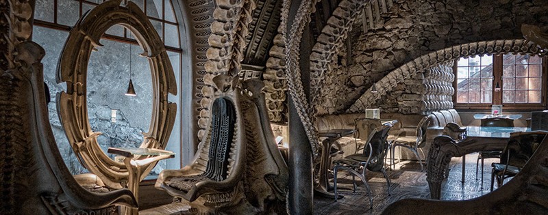 Tạp chí Du lịch Wanderlust Tips | HR Giger Bar: Quán bar kỳ lạ nhất tại Thụy Sĩ
