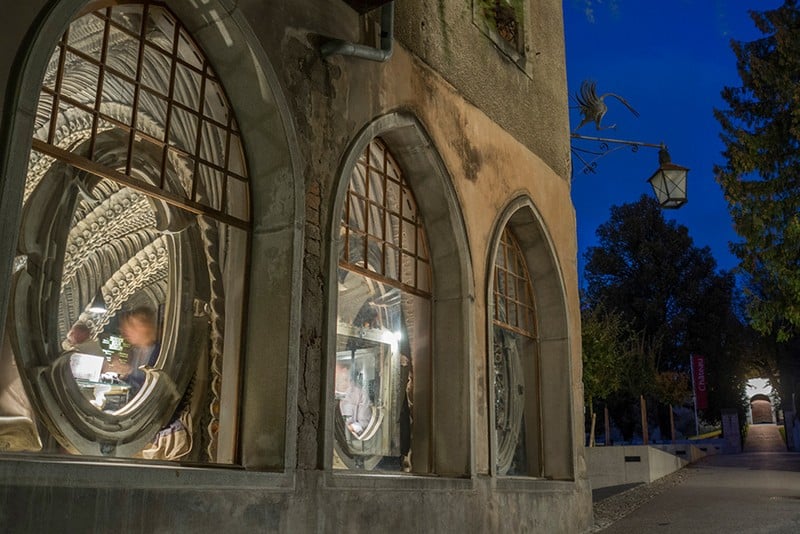 Tạp chí Du lịch Wanderlust Tips | HR Giger Bar: Quán bar kỳ lạ nhất tại Thụy Sĩ