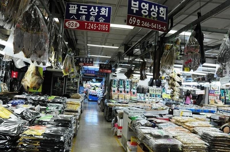 Tạp chí Du lịch Wanderlust Tips | Khám phá khu chợ hải sản lớn nhất Hàn Quốc