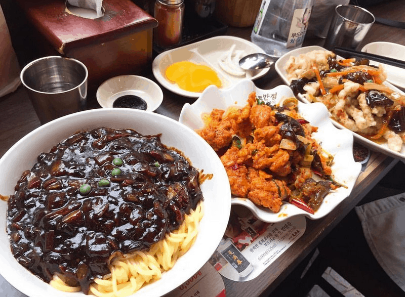 Tạp chí Du lịch Wanderlust Tips | Mì tương đen: Món ăn bình dân hấp dẫn của người Hàn