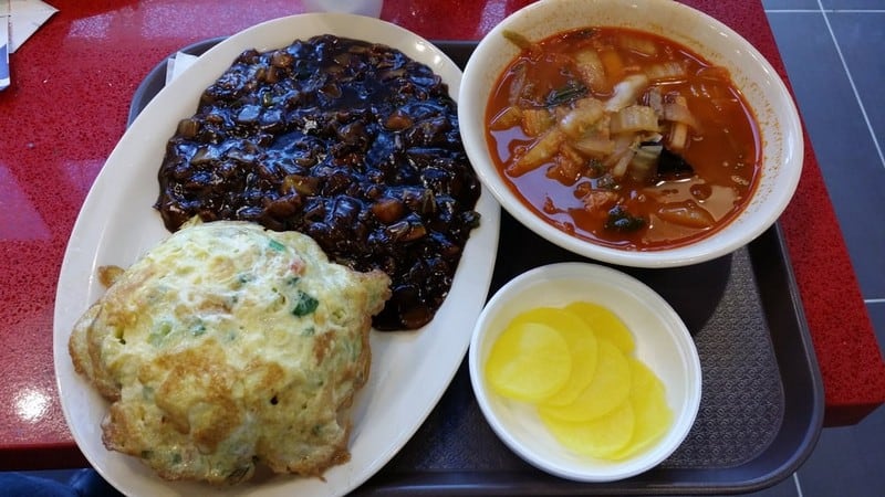 Tạp chí Du lịch Wanderlust Tips | Mì tương đen: Món ăn bình dân hấp dẫn của người Hàn