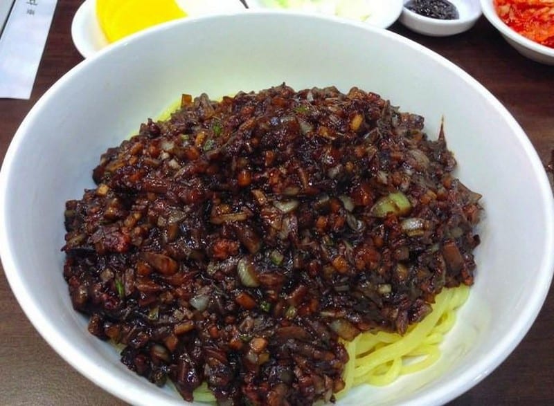 Tạp chí Du lịch Wanderlust Tips | Mì tương đen: Món ăn bình dân hấp dẫn của người Hàn