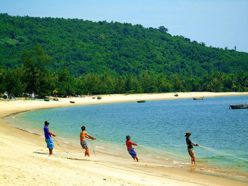 Tạp chí Du lịch Wanderlust Tips | Ngất ngây 4 bãi biển hoang sơ hấp dẫn nhất Việt Nam