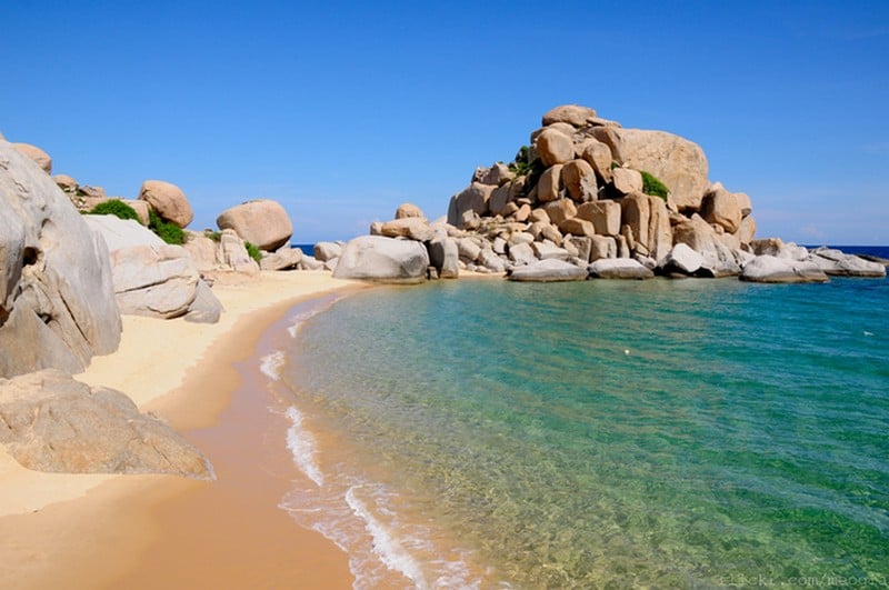 Tạp chí Du lịch Wanderlust Tips | Ngất ngây 4 bãi biển hoang sơ hấp dẫn nhất Việt Nam