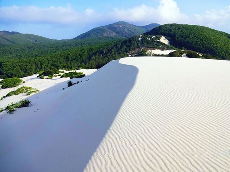 Tạp chí Du lịch Wanderlust Tips | Ngất ngây 4 bãi biển hoang sơ hấp dẫn nhất Việt Nam