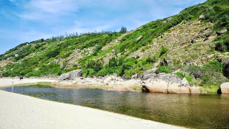 Tạp chí Du lịch Wanderlust Tips | Ngất ngây 4 bãi biển hoang sơ hấp dẫn nhất Việt Nam