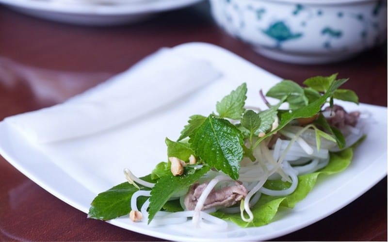 Tạp chí Du lịch Wanderlust Tips | Phở cuốn: Món ăn giản dị của người Hà Nội