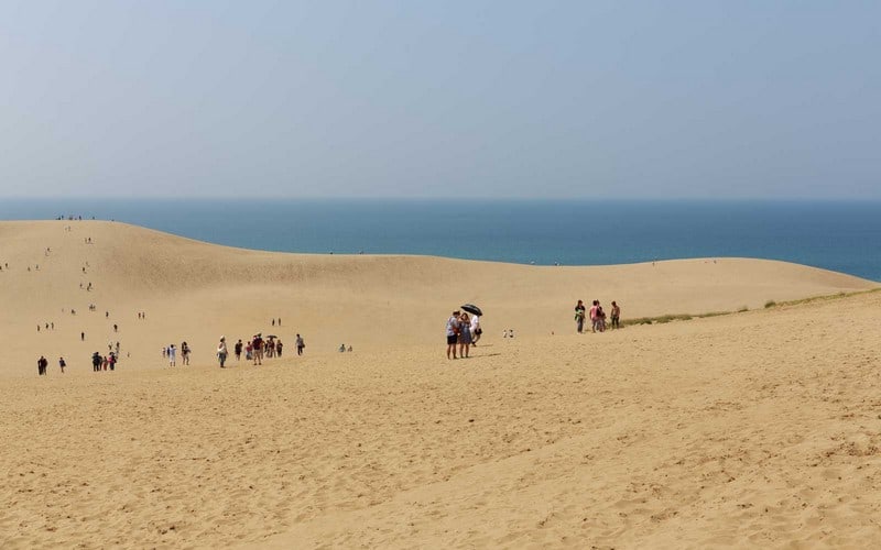 Tạp chí Du lịch Wanderlust Tips Nhật Bản cấm khách du lịch vẽ bậy trên cồn cát Tottori cổ đại