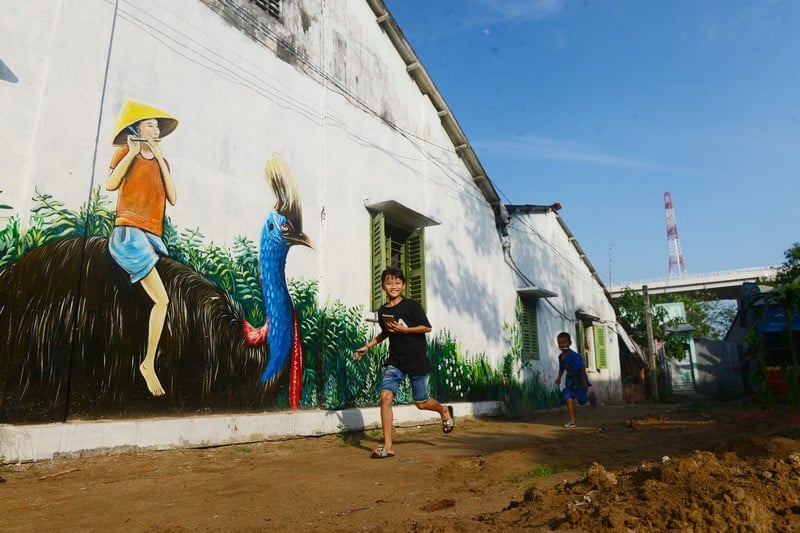 Tạp chí Du lịch Wanderlust Tips | Ngỡ ngàng trước ngôi làng bích họa tuyệt đẹp ở Đồng Tháp