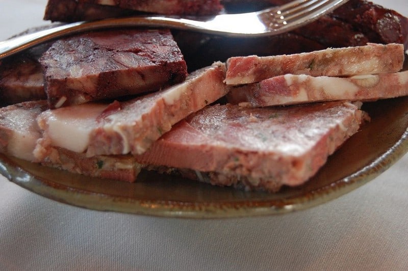 Những món ngon từ thịt lợn nên thử trong ẩm thực Romania 7 Tạp chí Du lịch Wanderlust Tips Những món ngon từ thịt lợn nên thử trong ẩm thực Romania