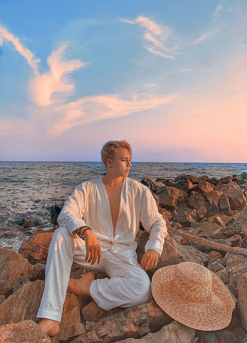 Tạp chí Du lịch Wanderlust Tips | Hot boy Hà thành thương mến những ngày bên biển xanh nắng vàng 