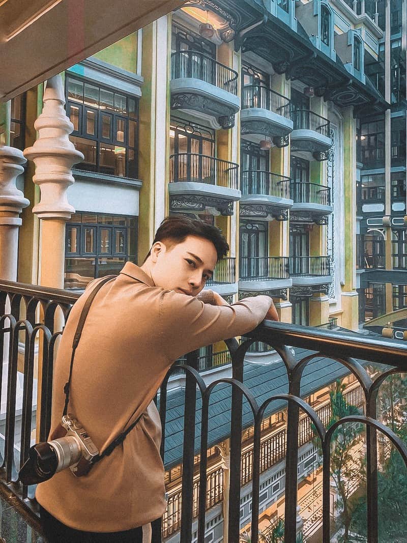 Tạp chí Du lịch Wanderlust Tips | Hot boy Hà thành thương mến những ngày bên biển xanh nắng vàng 