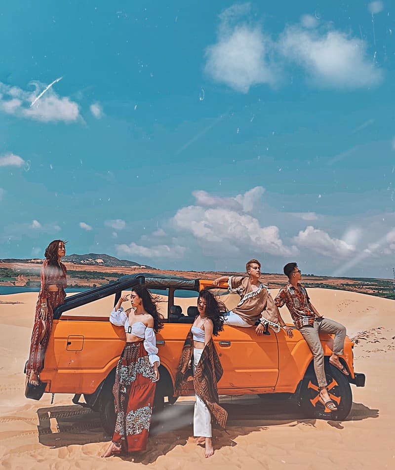 Tạp chí Du lịch Wanderlust Tips | Hot boy Hà thành thương mến những ngày bên biển xanh nắng vàng 