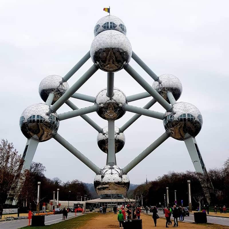 Tạp chí Du lịch Wanderlust Tips Khám phá bảo tàng Atomium độc đáo có cấu trúc phân tử hóa học tại Bỉ