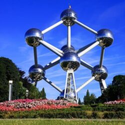 Tạp chí Du lịch Wanderlust Tips Khám phá bảo tàng Atomium độc đáo có cấu trúc phân tử hóa học tại Bỉ