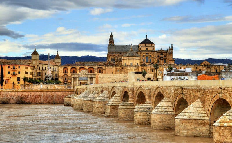 Tạp chí Du lịch Wanderlust Tips Kinh nghiệm du lịch Tây Ban Nha: Xứ sở của những chú bò tót