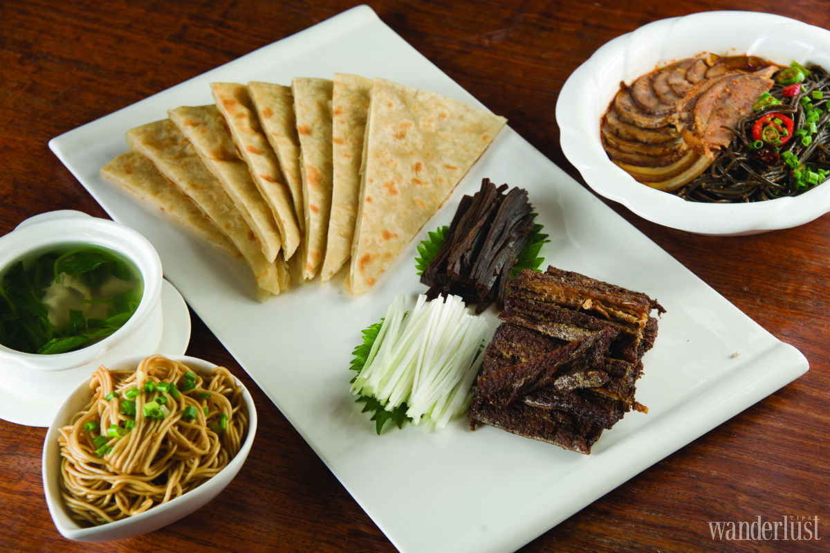 Wanderlust Tips van hoa nguoi khach gia mieu lat 08