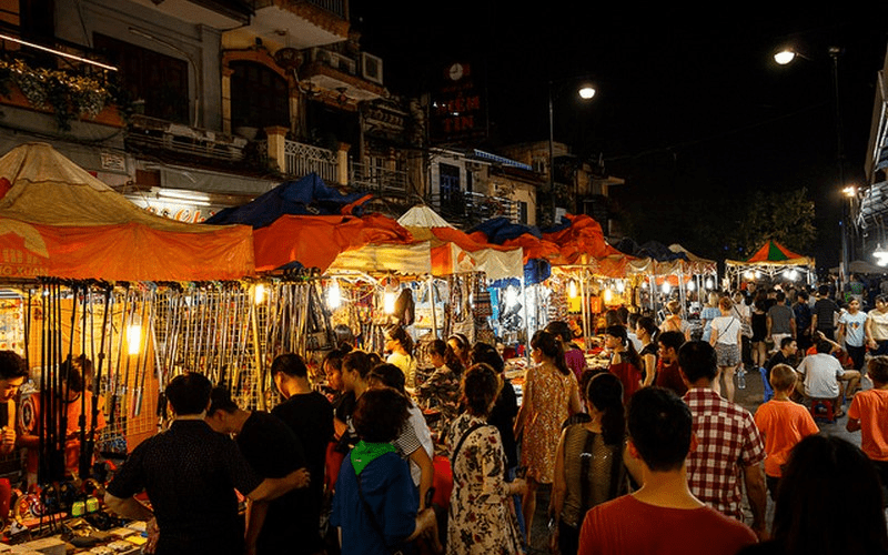 Tạp chí Du lịch Wanderlust Tips | Ghé thăm những khu chợ nổi tiếng nhất Hà Nội