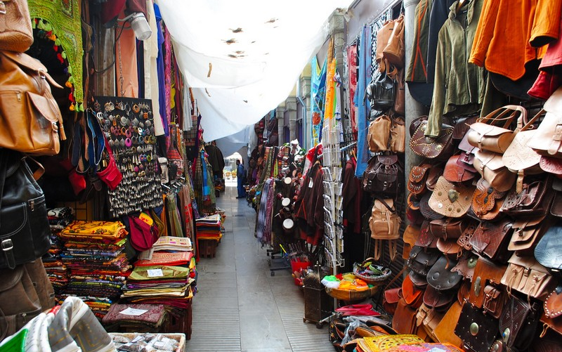 Tạp chí Du lịch Wanderlust Tips | Khám phá những khu chợ độc đáo tại thành phố cổ Granada