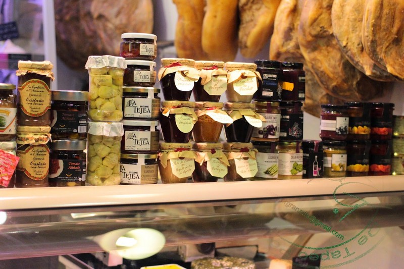 Tạp chí Du lịch Wanderlust Tips | Khám phá những khu chợ độc đáo tại thành phố cổ Granada