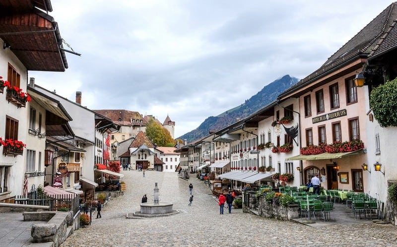 Khám phá thị trấn cổ tích Gruyère tại Thụy Sĩ 6 Tạp chí Du lịch Wanderlust Tips | Khám phá thị trấn cổ tích Gruyère tại Thụy Sĩ