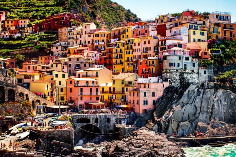 Tạp chí Du lịch Wanderlust Tips | Lạc bước vào ngôi làng chài kỳ ảo Manalora tại Ý