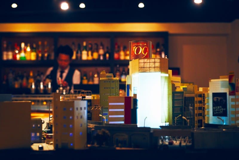 Tạp chí Du lịch Wanderlust Tips | Quán bar dành cho tín đồ đam mê đồ chơi mô hình