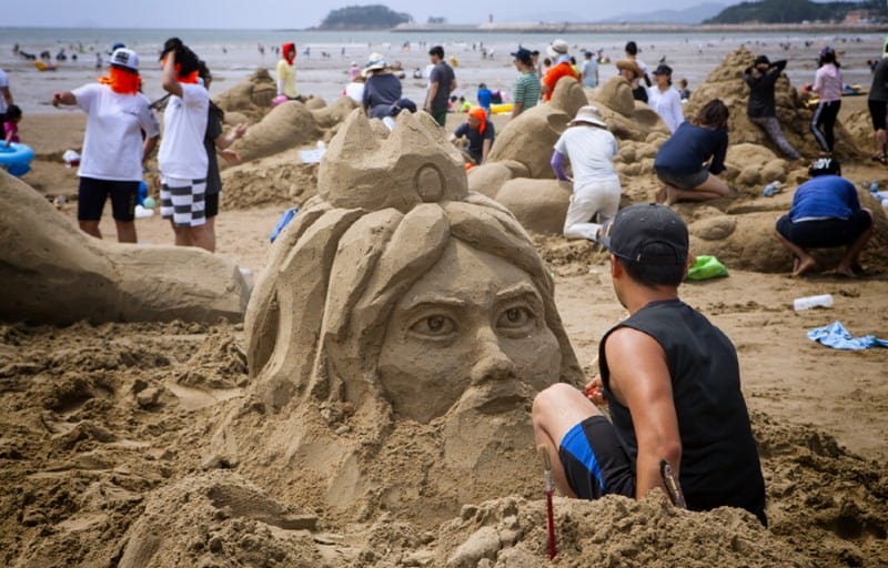 Tạp chí Du lịch Wanderlust Tips | Sôi động cùng lễ hội cát Haeundae tại Hàn Quốc