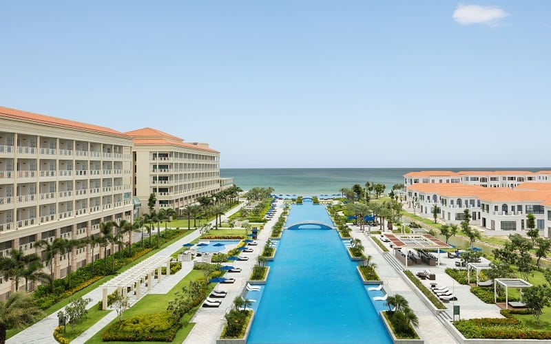 Tận hưởng kỳ nghỉ hè trong mơ tại Khu nghỉ dưỡng Sheraton Grand Đà Nẵng 5 Wanderlust Tips tan huong ky nghi he trong mo tai khu nghi duong sheraton da nang bia