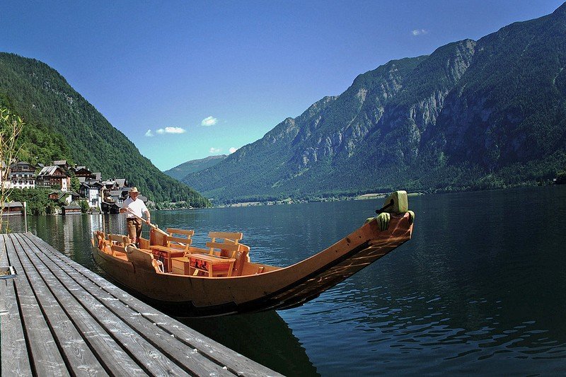 Tạp chí Du lịch Wanderlust Tips | Hallstatt: Thị trấn ven hồ cổ kính và yên bình