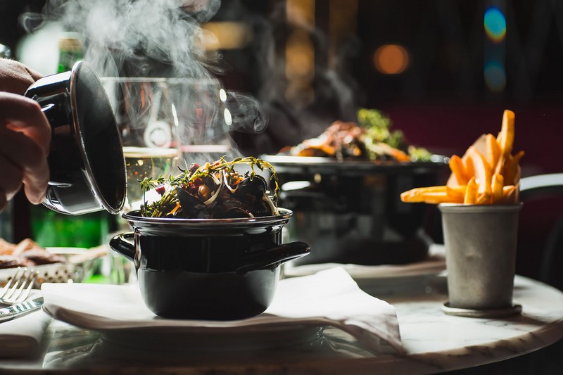 Tạp chí Du lịch Wanderlust Tips Moules-Frites: Sự kết hợp độc đáo giữa vẹm và khoai tây chiên