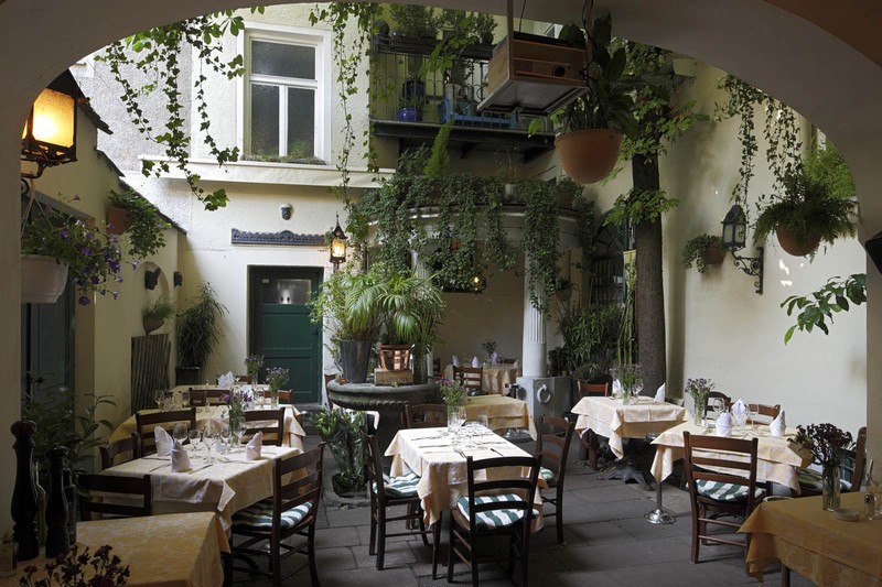 Wanderlust Tips ban da tung thuong thuc bua an tai nhung loai hinh nha hang nao 08