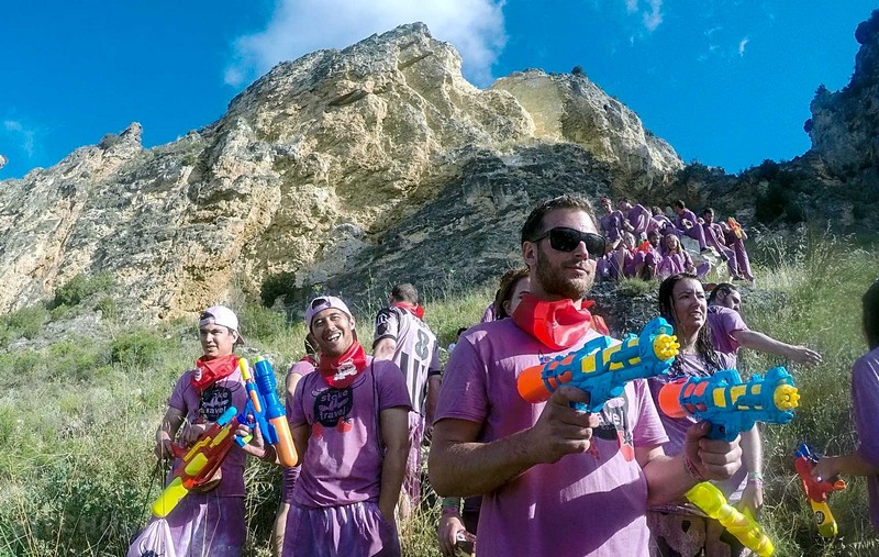 Wanderlust Tips dam minh trong cuoc chien ruou vang soi dong o haro tay ban nha 01