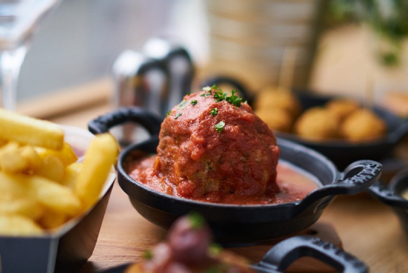 Tạp chí Du lịch Wanderlust Tips Khám phá những phiên bản thịt viên hấp dẫn trên khắp thế giới