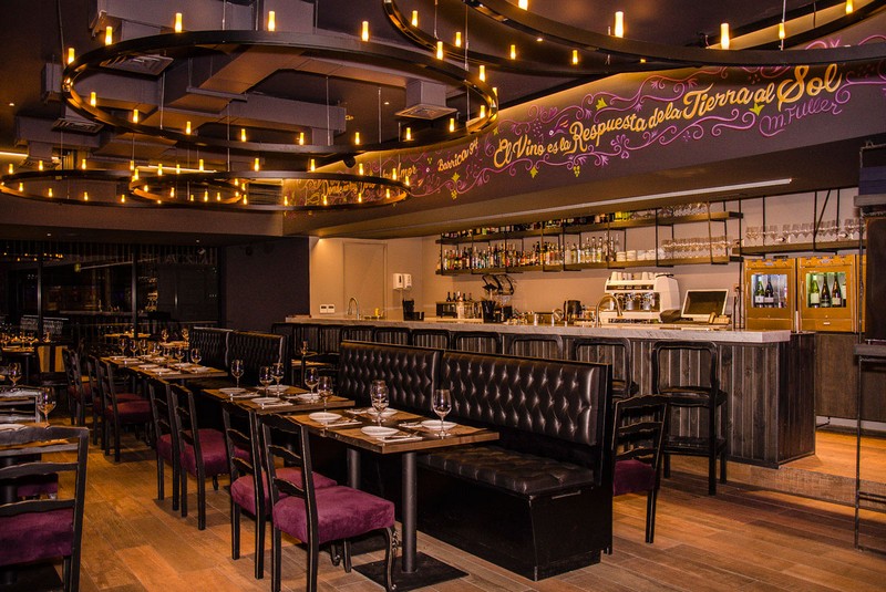 Wanderlust Tips say nong tai nhung quan ruou vang ngon tuyet o santiago chile 01